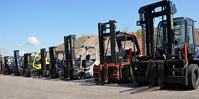 Fast shipment | T-Rex's impressive fleet of forklift trucks